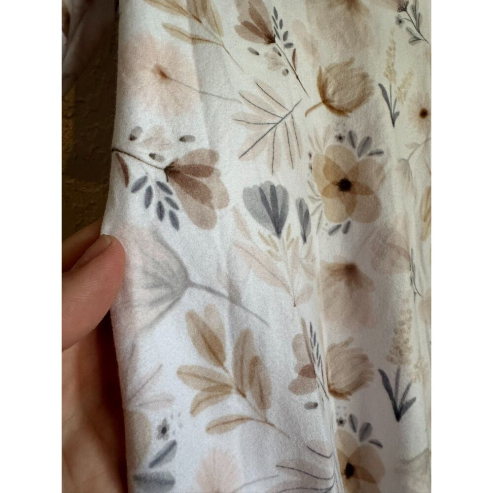 Caden Lane Knotted Gown Neutral Floral Henley Newborn 0-3 Months - Picture 6 of 7